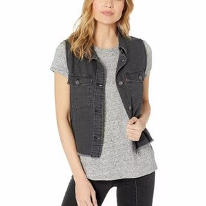 NWT Levi’s Maddie Sleeveless Cotton Vest Shirt